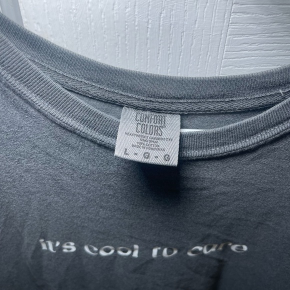 Comfort Colors Unisex Gray Graphic T-Shirt - Picture 3 of 4